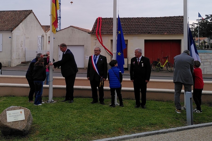matin lever drapeaux