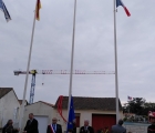 matin drapeaux leves