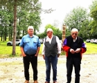 hommes dehors 2