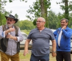 hommes dehors